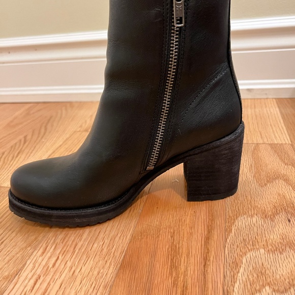 FRYE Karen Inside Zip Short - Picture 2 of 4